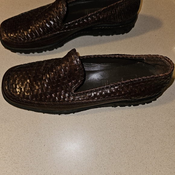Great pair of Cole Haan loafers - Picture 4 of 6